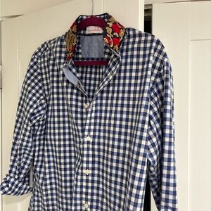 Mary marshmallow knows how to make a great shirt… The fabric is beautiful